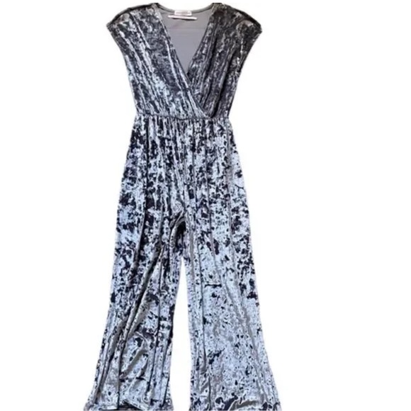 Urban outfitters holiday silver velvet jumpsuit with elastic waist. - Picture 5 of 5